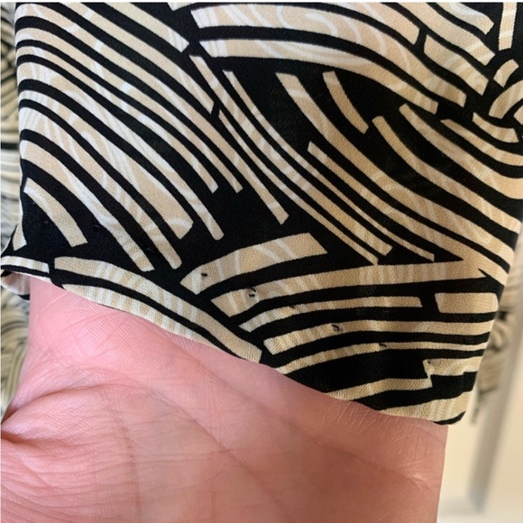 Josephine Chaus pure silk black and tan print blouse - Picture 4 of 4